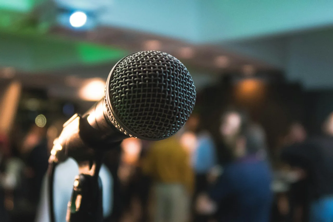 A microphone ready for a live speaking event